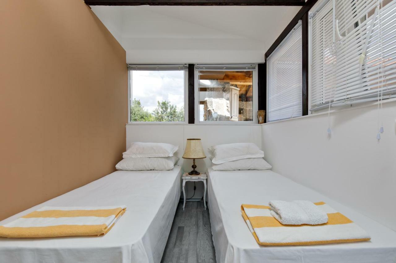 Capri House Villa เซเกต วรันยีชา ภายนอก รูปภาพ