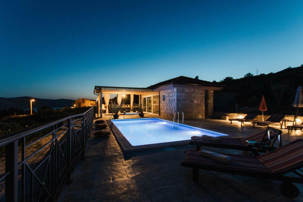 Capri House Villa เซเกต วรันยีชา ภายนอก รูปภาพ