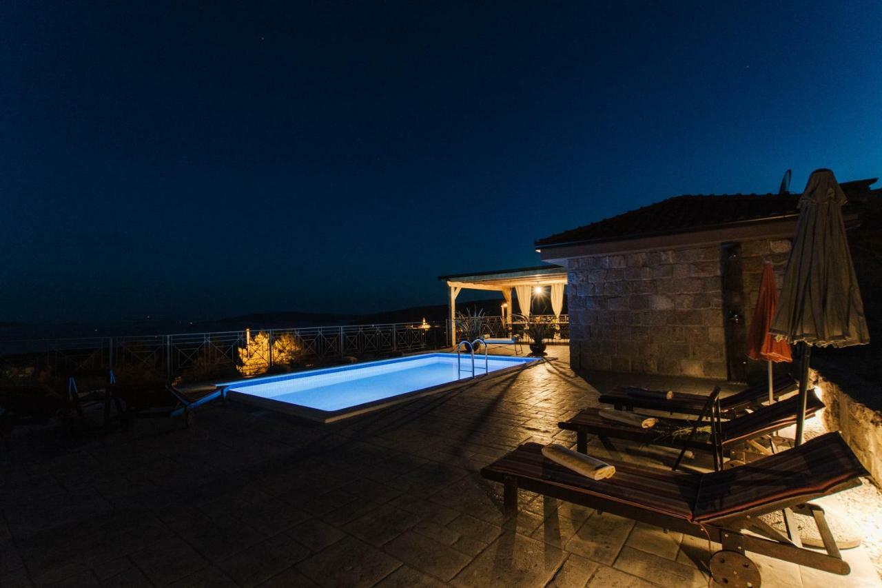 Capri House Villa เซเกต วรันยีชา ภายนอก รูปภาพ