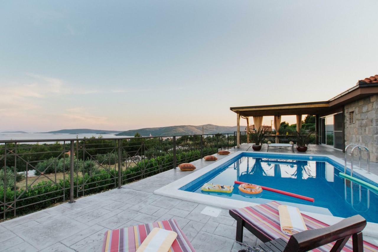 Capri House Villa เซเกต วรันยีชา ภายนอก รูปภาพ