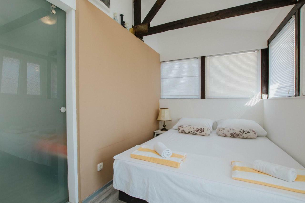 Capri House Villa เซเกต วรันยีชา ภายนอก รูปภาพ
