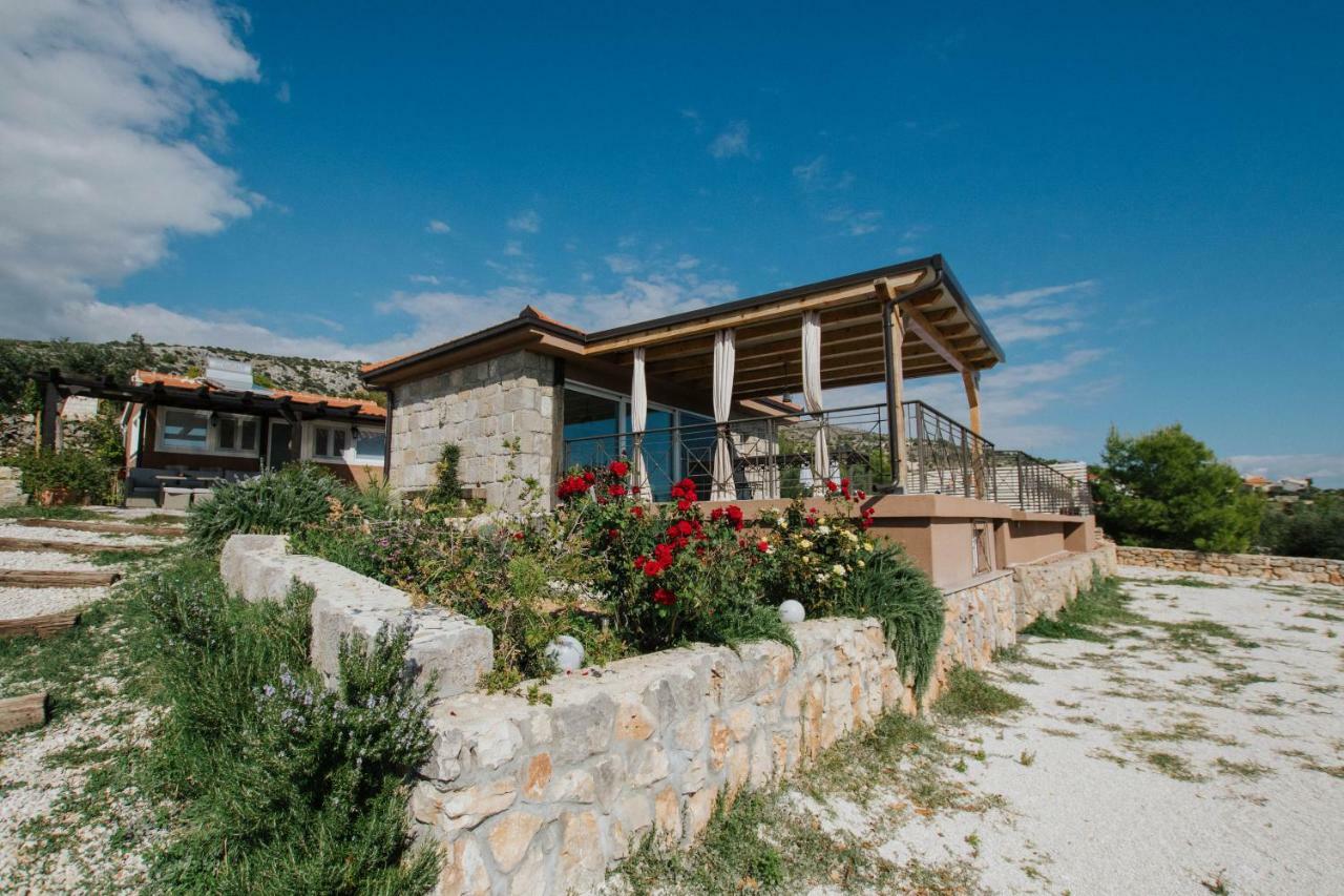 Capri House Villa เซเกต วรันยีชา ภายนอก รูปภาพ